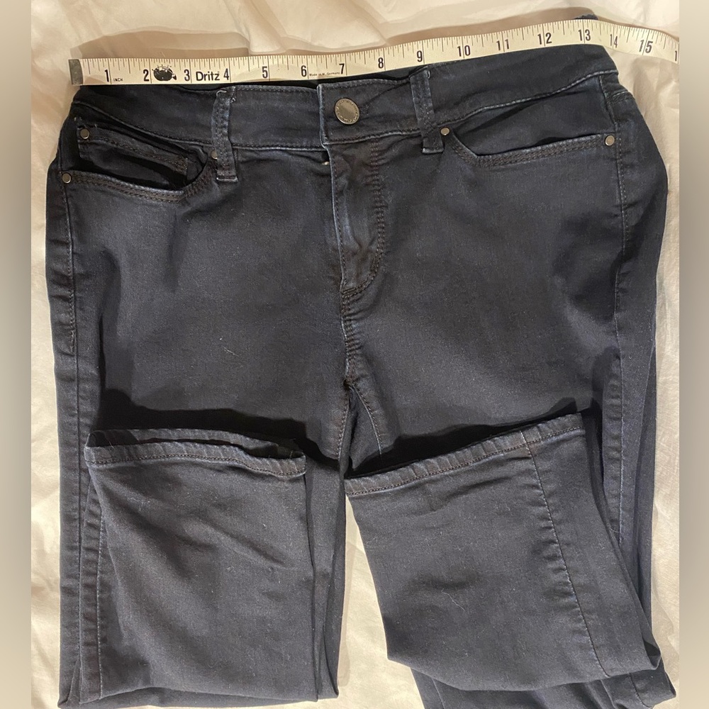 Ann Taylor Blue Jeans Curvy Fit in BLACK Size 2